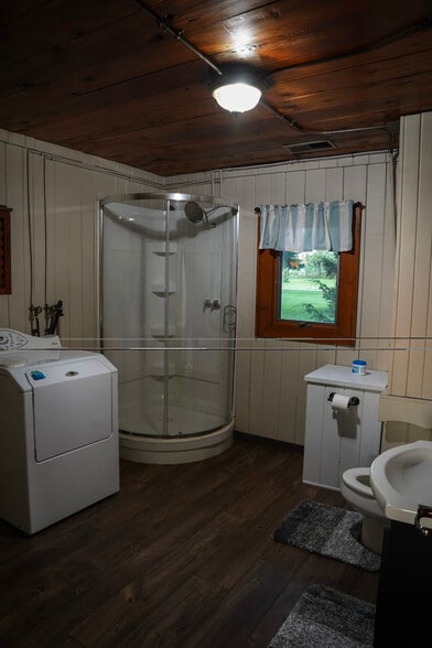 Building Photo - N3203 Ecker Lakeland Dr