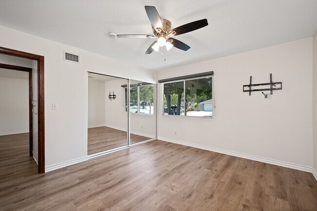 Building Photo - **724 E Cypress Ave Glendora** 4 bedroom 2 bath !!2 weeks free OAC!!