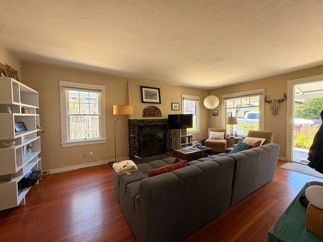 Building Photo - 212 Fanmar Way