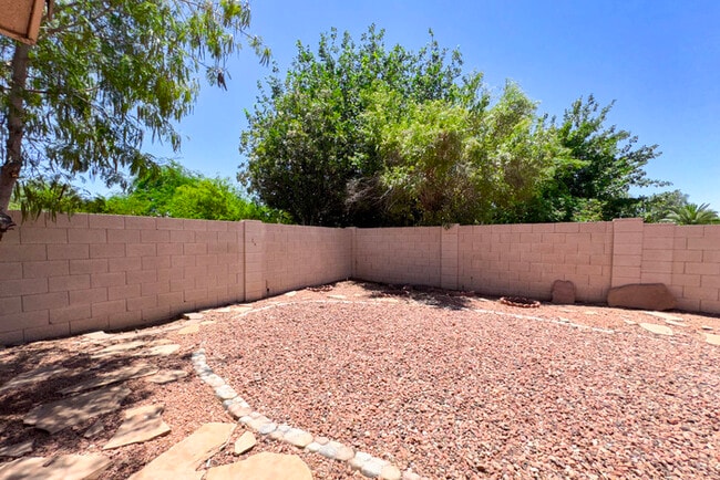 Building Photo - 3Bed/2Bath House at 63rd/Northern Ave! $19...
