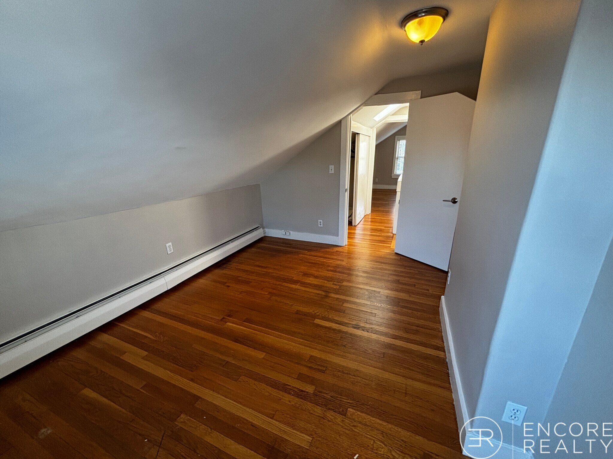 Building Photo - 222 Banks St