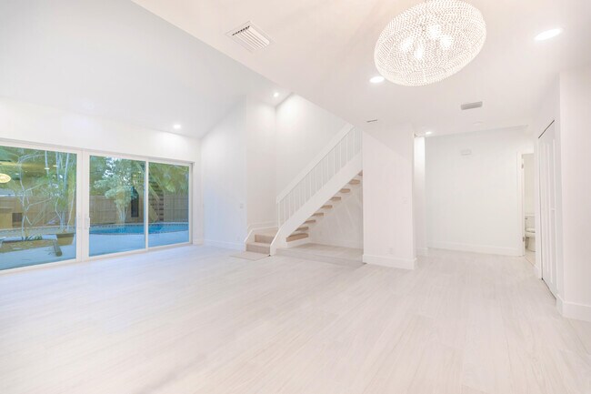 Building Photo - 7860 Stanway Pl