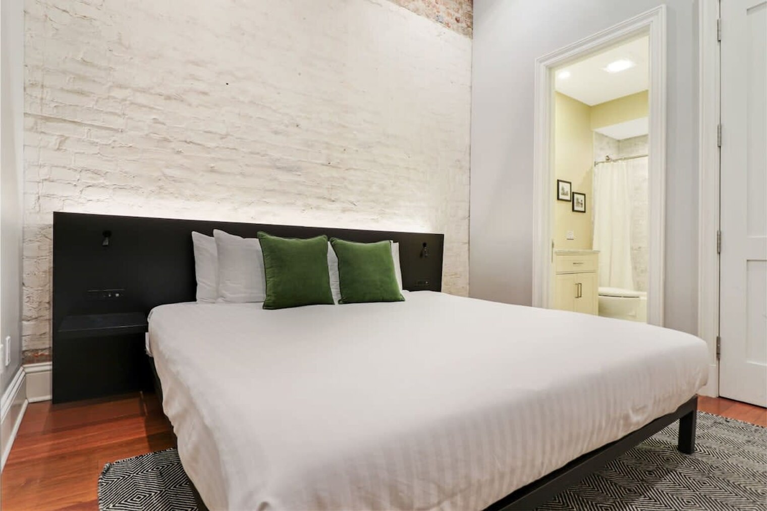 Building Photo - 822 Perdido St