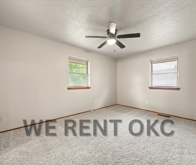 Building Photo - 3016 Shadybrook Dr