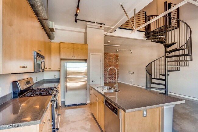 Building Photo - 914 E Osborn Rd