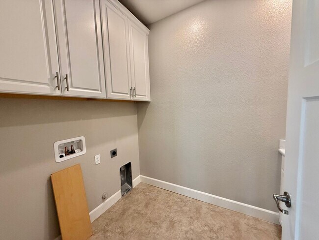 Building Photo - 1561 Osborn Dr