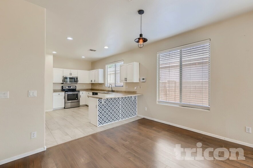 Building Photo - 6608 S 45th Ln