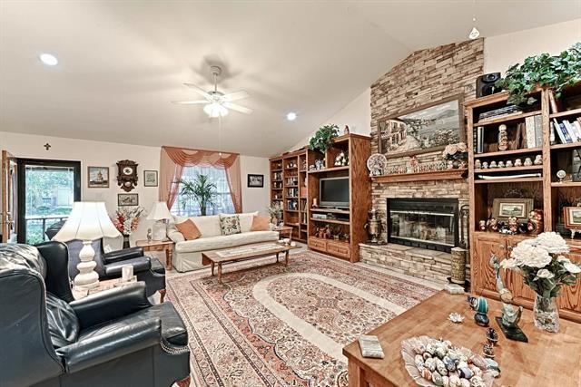 Building Photo - 105 Santee Dr