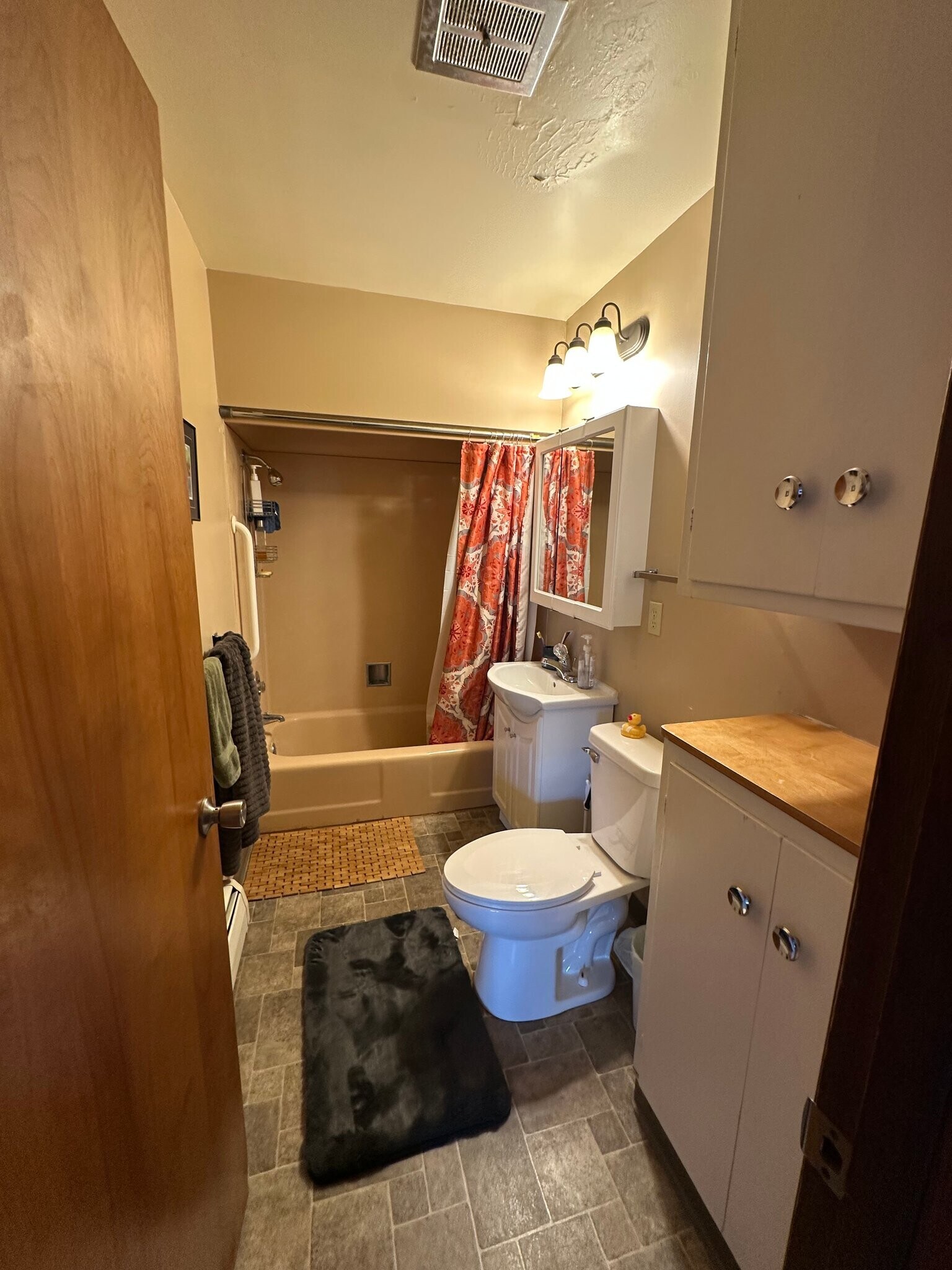 Building Photo - 413 Merriam Ave S