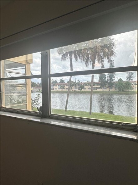 Building Photo - 2800 NE 203rd St