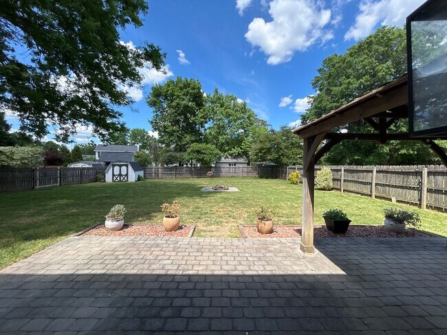 Building Photo - T.R. Lawing Realty Property