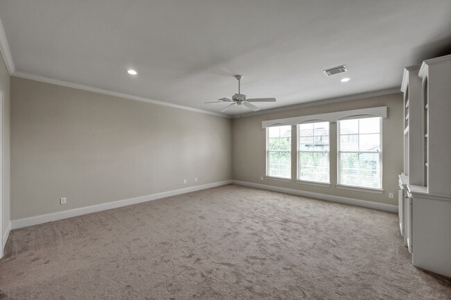 Building Photo - 2101 Elmen St