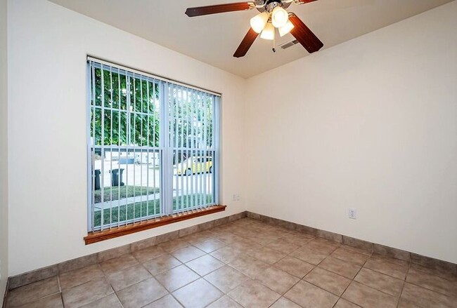 Building Photo - $2,495 | 3 Bedroom + Bonus Room, 2 Bathroo...