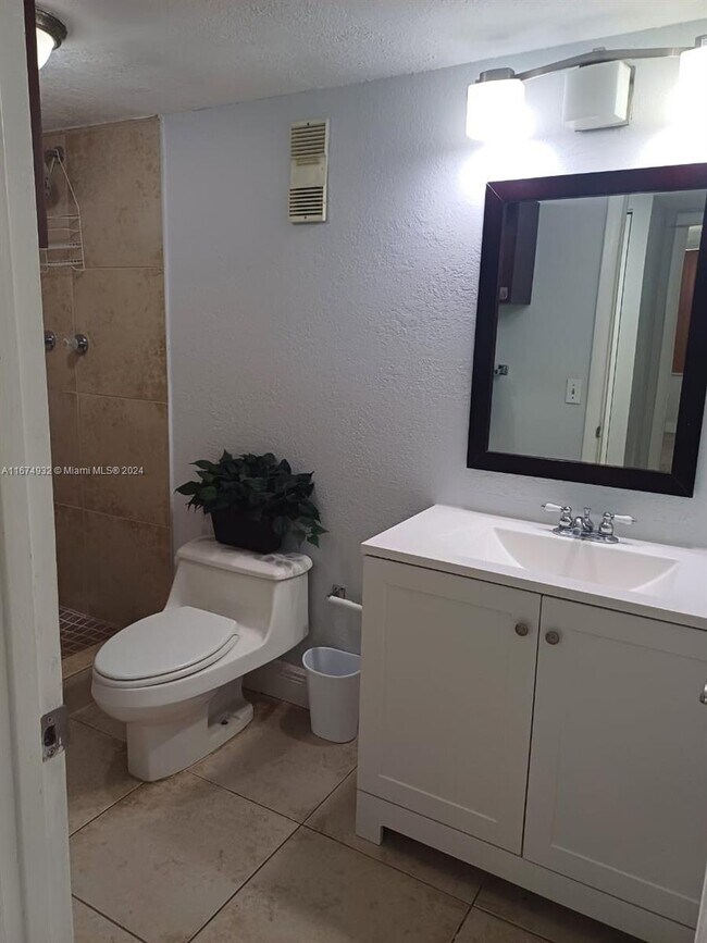 Building Photo - 2 bedroom in North Miami Beach FL 33179