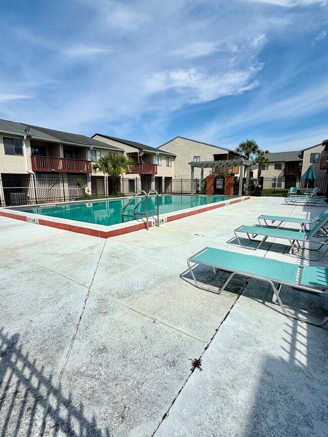 Building Photo - 1345 Airport Dr