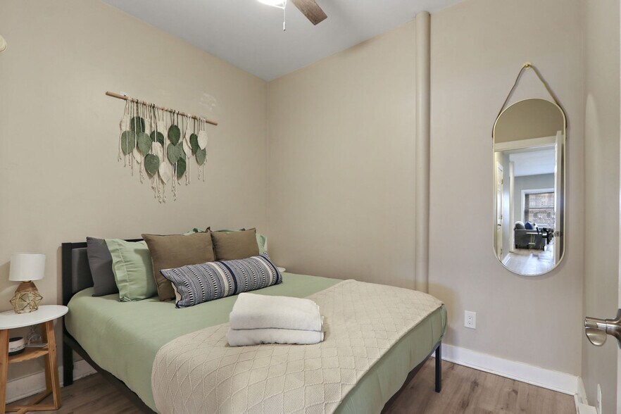 Building Photo - 1009 Front St