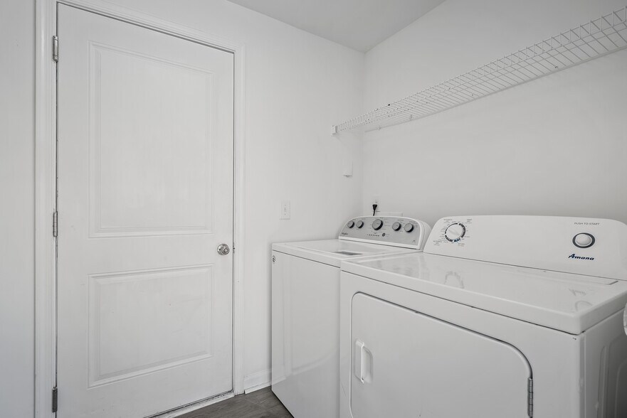 Building Photo - 428 Heroit Dr