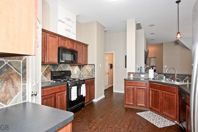 Building Photo - 511 Plantain Ln