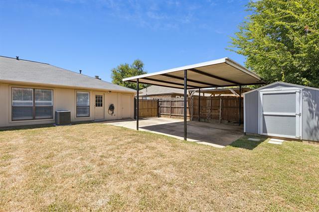 Building Photo - 3002 Hilltop Dr