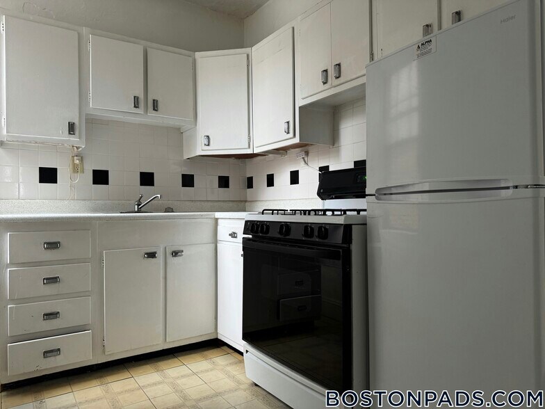 Building Photo - 9 James St