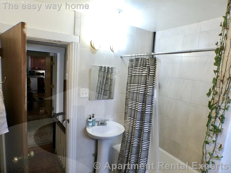 Building Photo - 26 Dover St