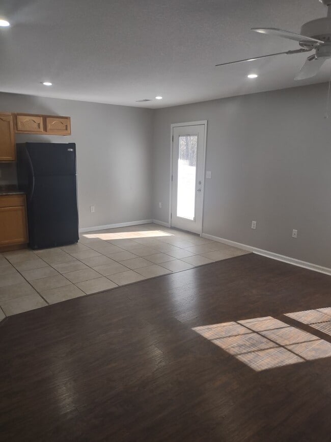 Building Photo - Corner Tri~Plex Benton KY 3 Bed 2.5 Bathrooms