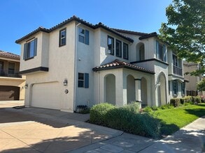 Building Photo - Bridgeway Lakes