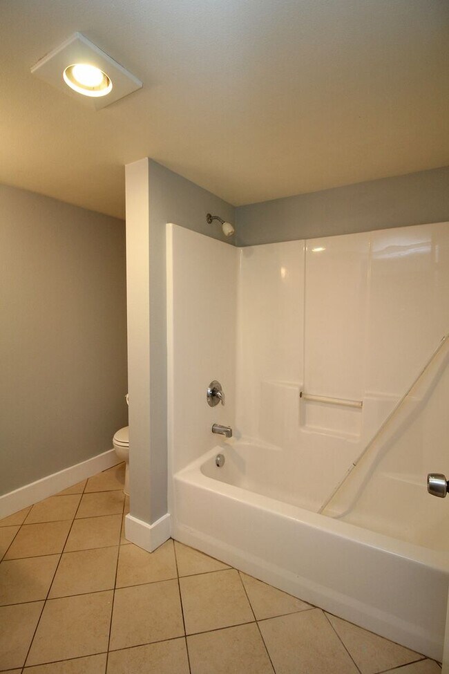 Building Photo - 4030-4030 NE Garfield Ave.