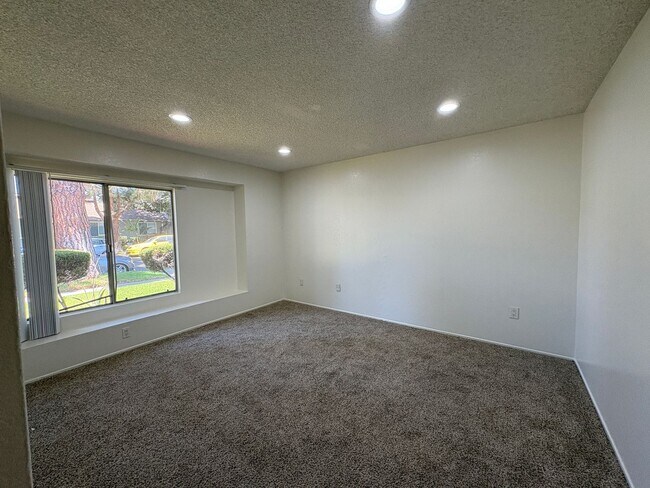 Building Photo - 2244 E Joana Dr