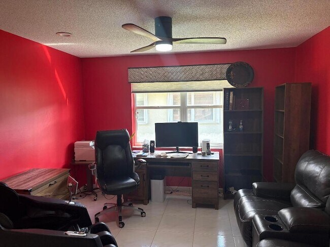 Building Photo - 7275 Summer Tree Dr