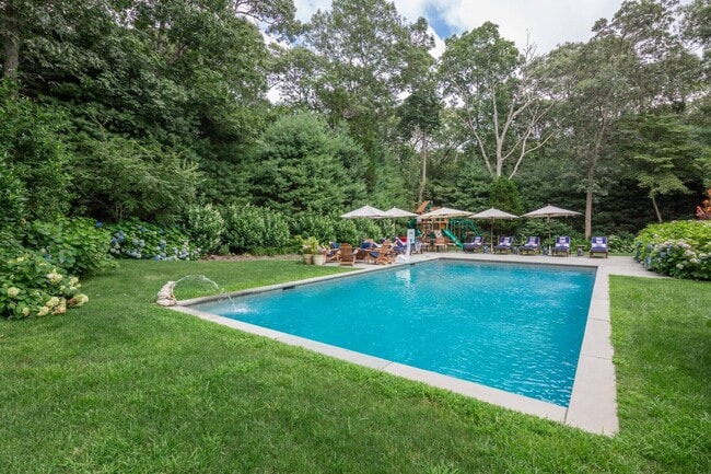 Building Photo - 6 Old School House Ln