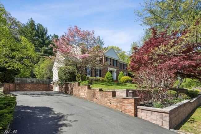 Primary Photo - 7 Woods Ln