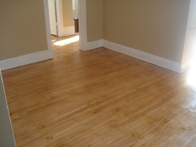 Building Photo - 206 Burr