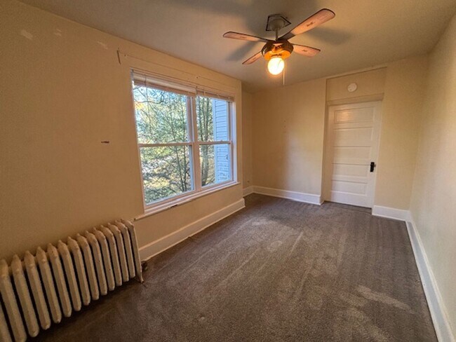 Building Photo - Kamineni-1070 Luzerne Street