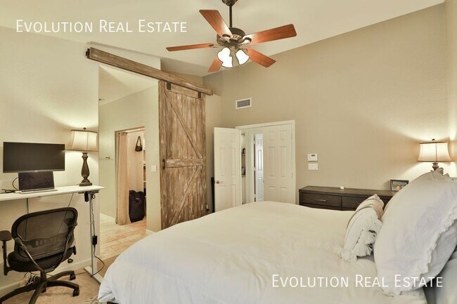 Building Photo - 1542 E Beacon Dr