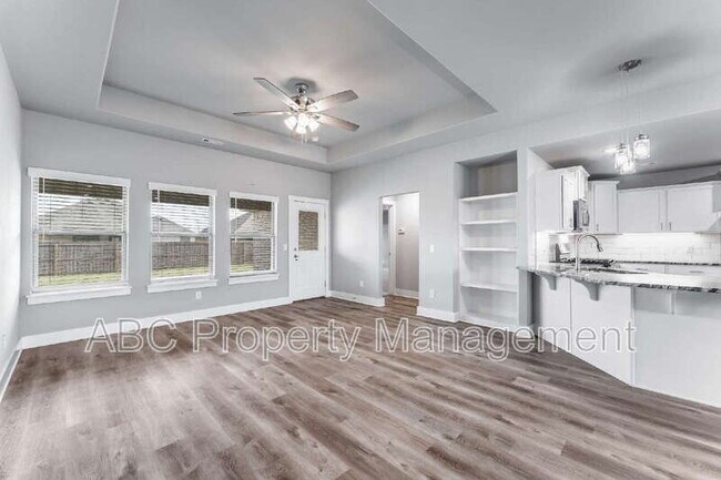 Building Photo - 410 Citation St