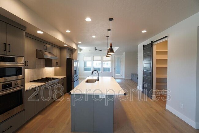 Building Photo - 3045 S Honeycomb Way