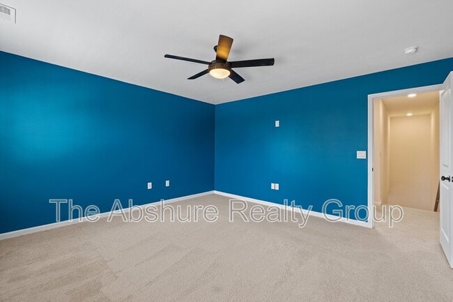 Building Photo - 49 River Bank Rd