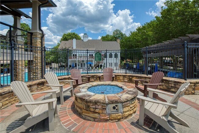 Building Photo - 2660 Coachmans Cir
