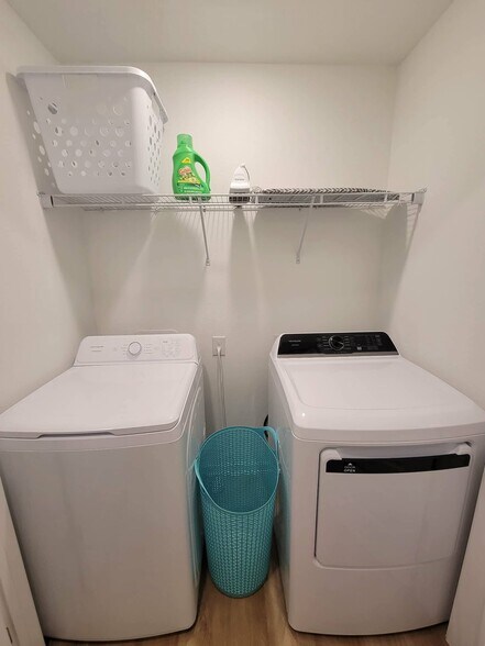 Laundry room - 4209 Lost Bay Dr