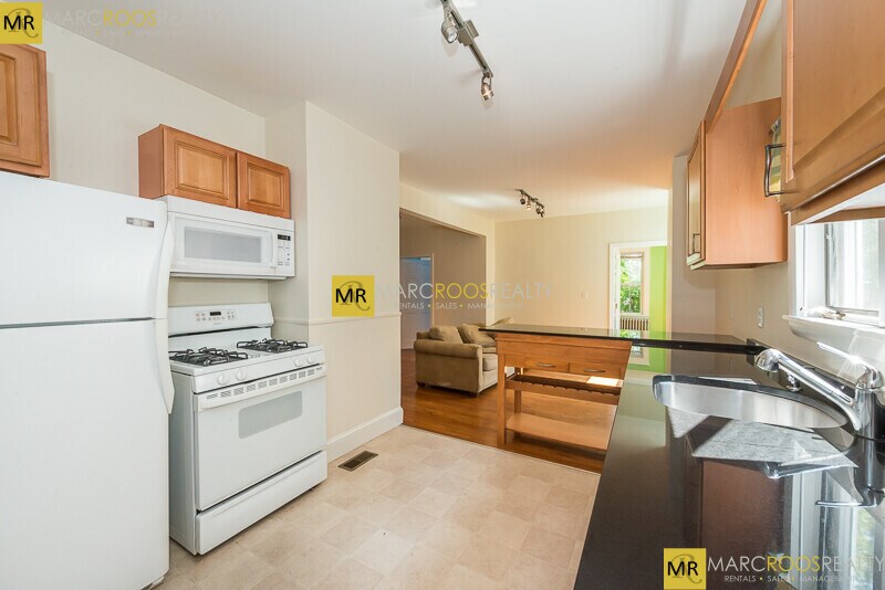 Building Photo - 46 Hobson St