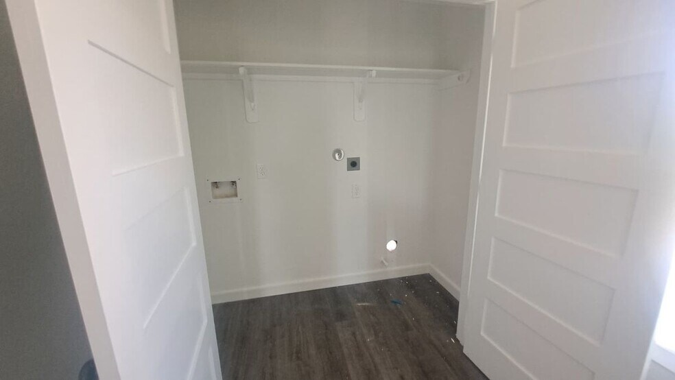 Building Photo - 9806 Fillmore St