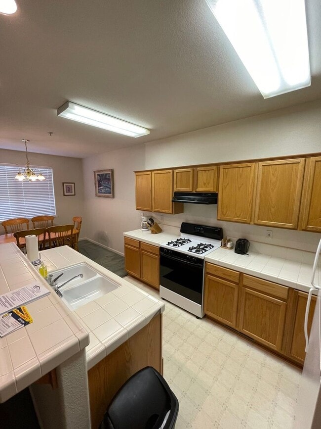 Building Photo - 6080 Ingleston Dr #1014