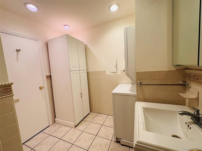 Building Photo - 254 Fairview Cir