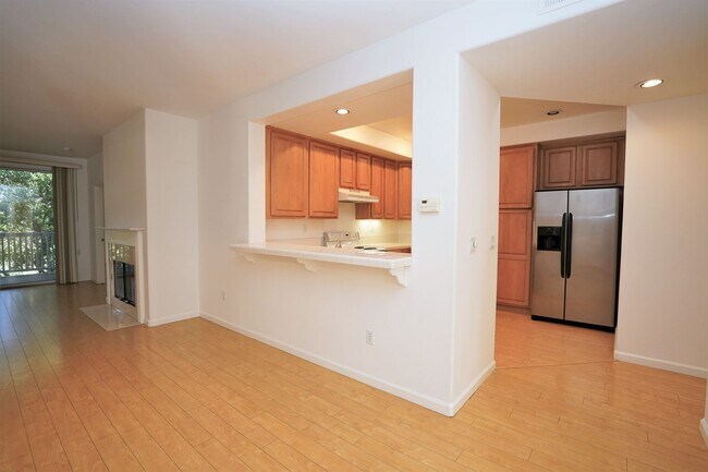 Building Photo - Beautiful & Spacious Condo in Desirable Sunnyvale Location!