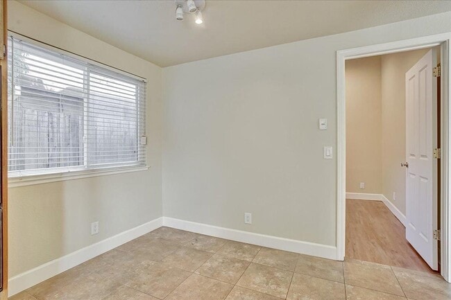 Building Photo - 8323 Northvale Way