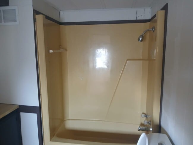 Building Photo - 11 Camelot Dr