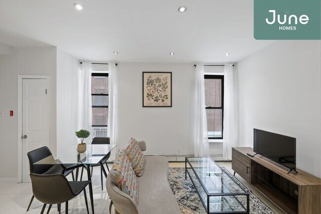 Building Photo - ROOM ONLY in 3-bed/1.0-bath Home