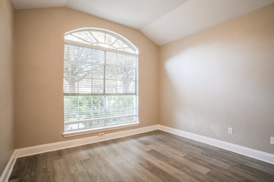 Building Photo - 809 Bushmills Ct