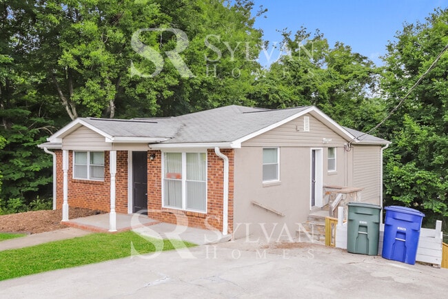 Building Photo - Charming 3 BR, 2 BA home is move-in ready